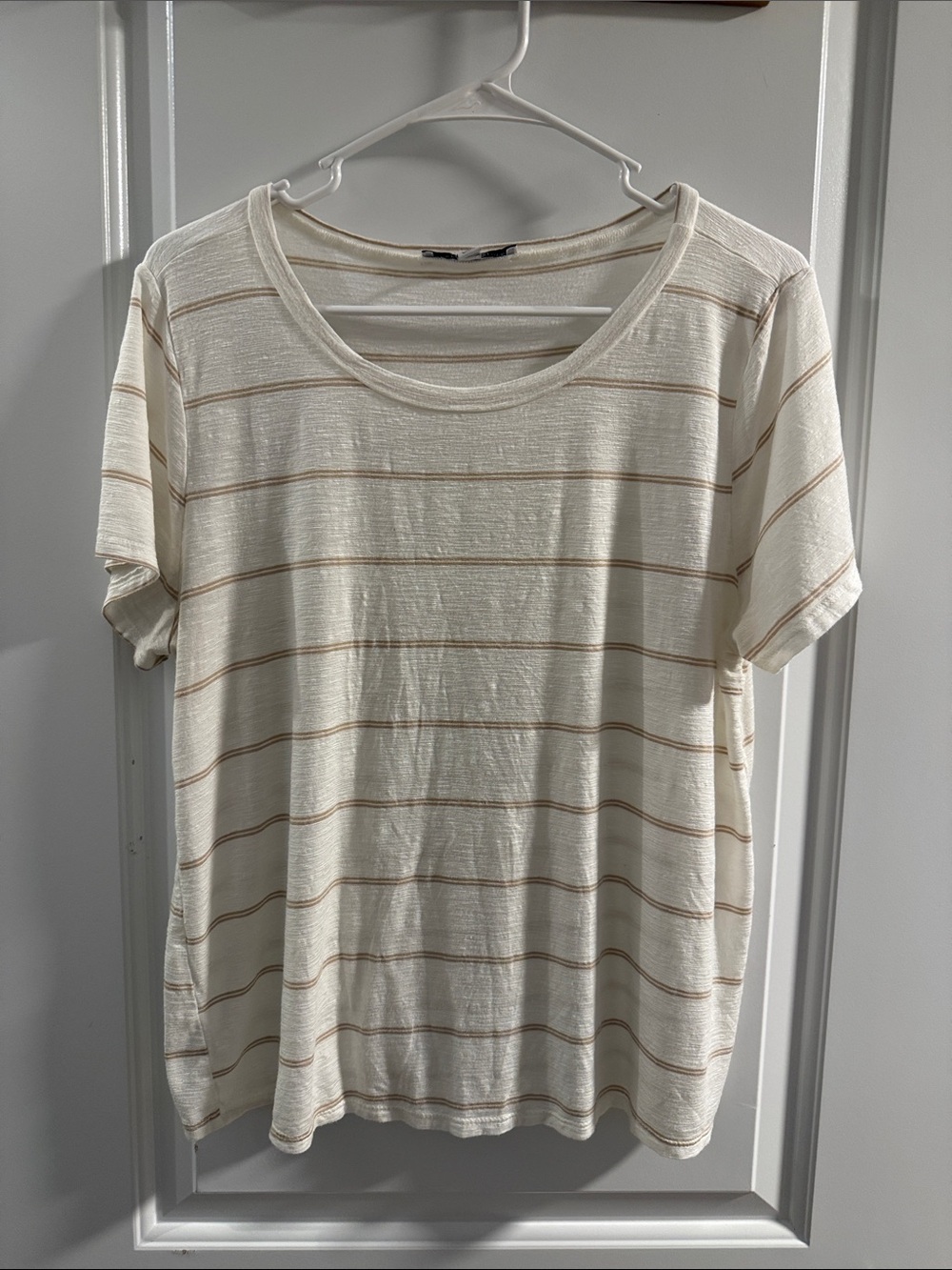🥳 5 for $25 BUNDLE Green Envelope Cream Short Sleeve Striped Tee